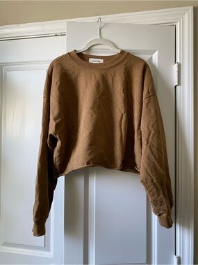 TALENTLESS Brown Cropped Crewneck Sweatshirt